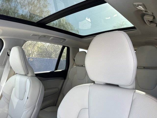 New 2025 Volvo XC90 T8 Plus w/ Protection Package Premier AWD/4WD image 18