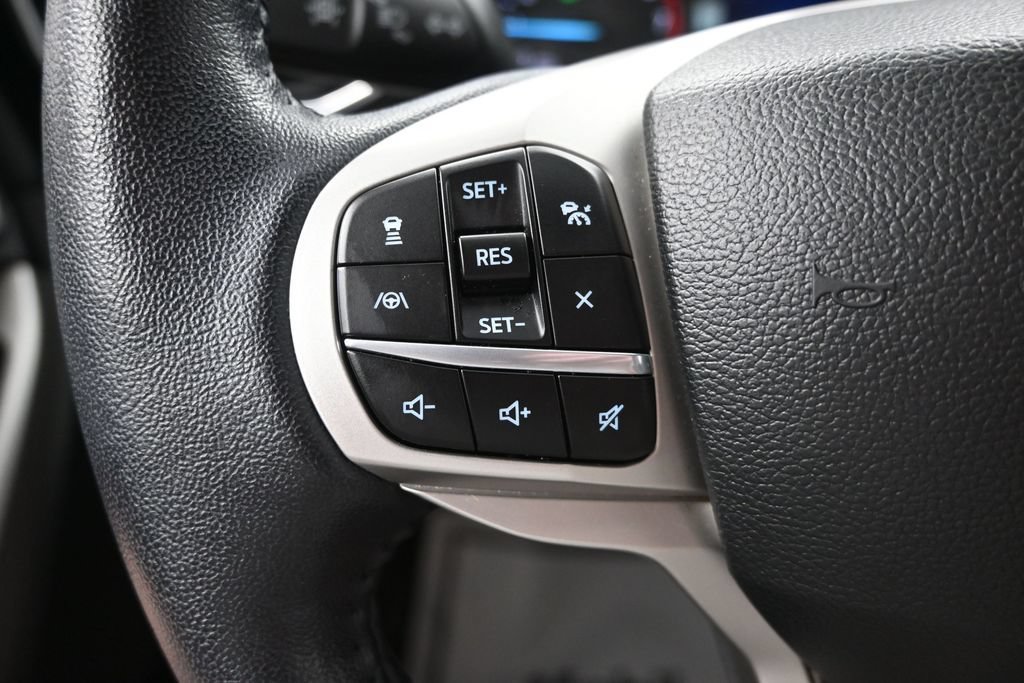 Used 2022 Ford Explorer XLT w/ Equipment Group 202A AWD/4WD image 26