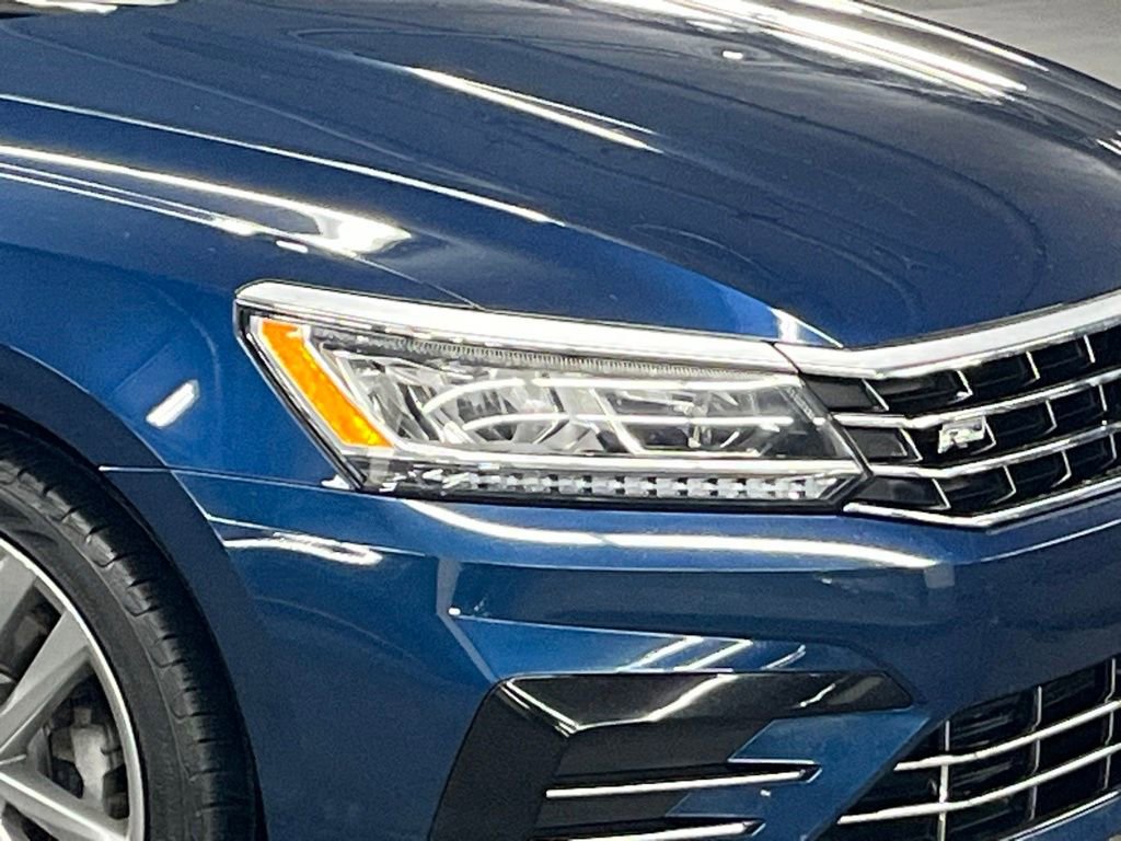 Used 2018 Volkswagen Passat 2.0T R-Line w/ R-Line Lighting Package FWD image 34