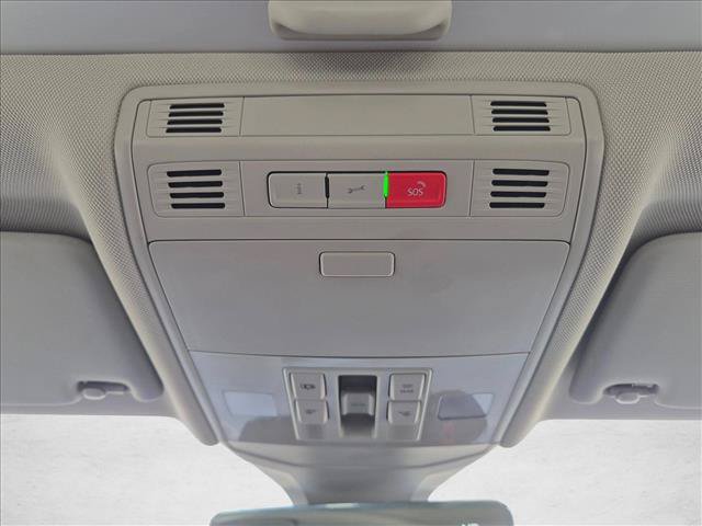 Used 2025 Volkswagen Jetta SE w/ Sunroof Package FWD image 16