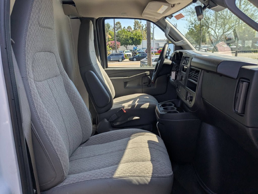 Used 2026 GMC Savana 3500 Extended w/ Driver Convenience Package RWD image 17