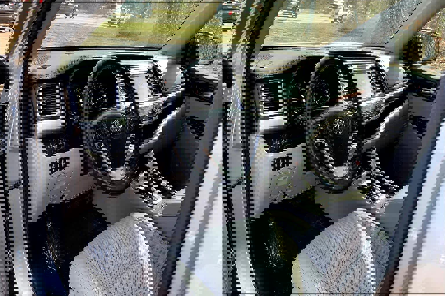 Used 2015 Toyota Highlander Limited Platinum image 14