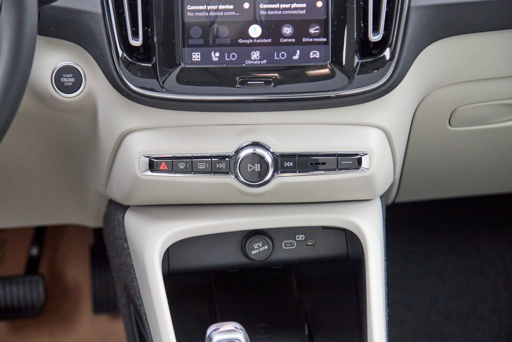 New 2026 Volvo XC40 B5 Plus w/ Protection Package Premier image 27