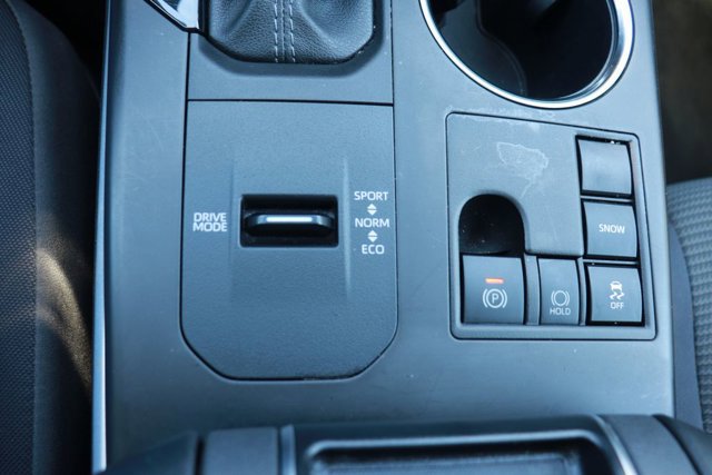 Used 2025 Toyota Highlander LE image 18