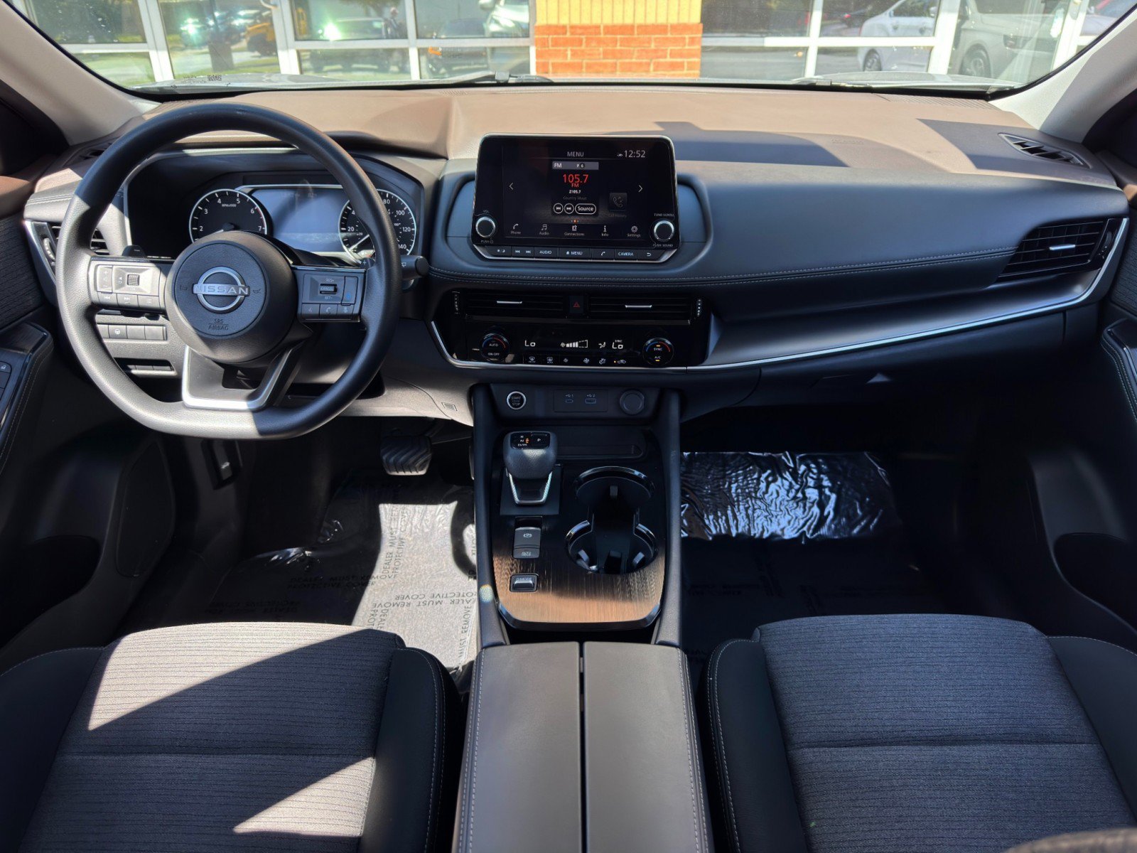 Used 2022 Nissan Rogue SV FWD image 11