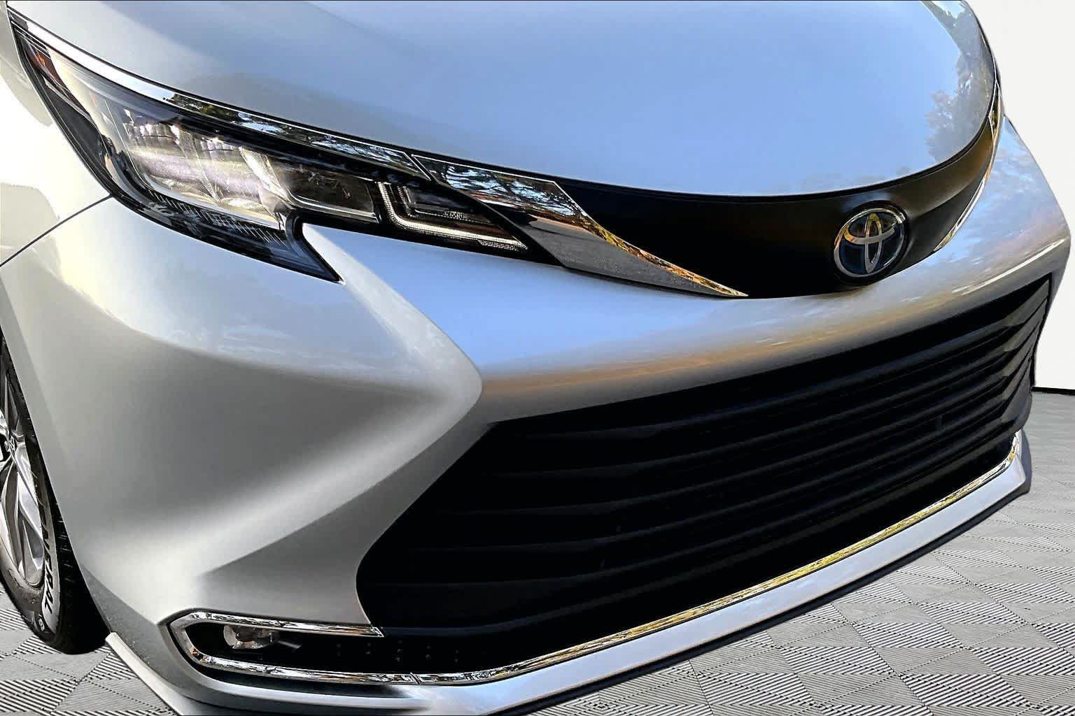 Certified 2023 Toyota Sienna XLE FWD image 30