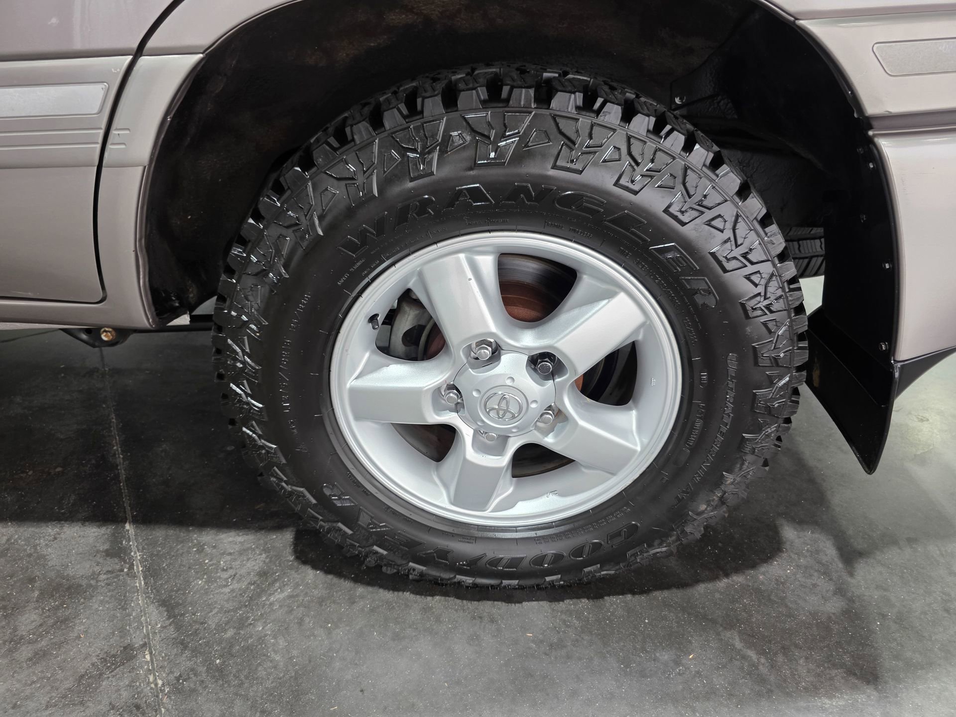 Used 2003 Toyota Land Cruiser AWD/4WD image 61