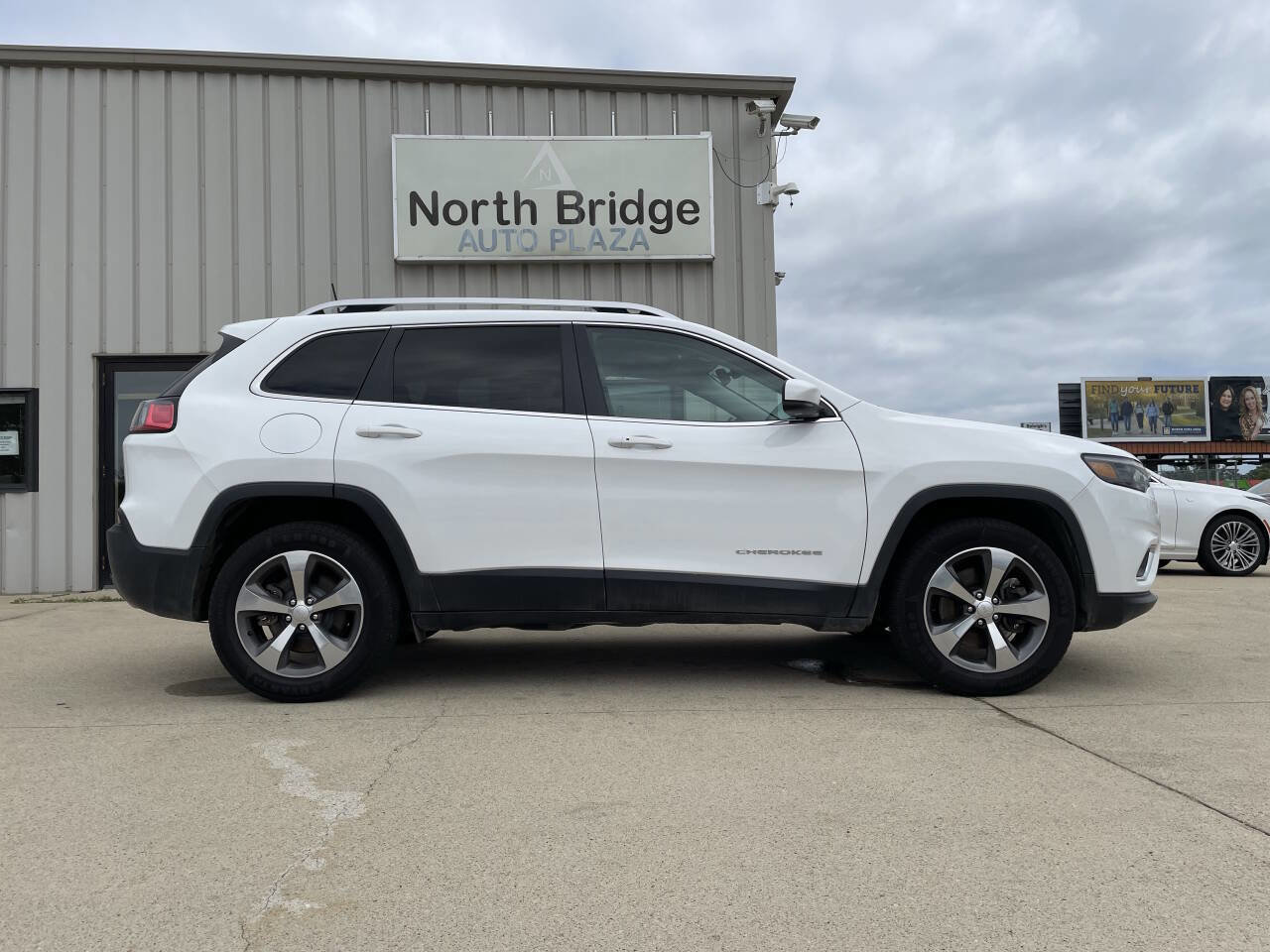 Used 2020 Jeep Cherokee Limited image 27