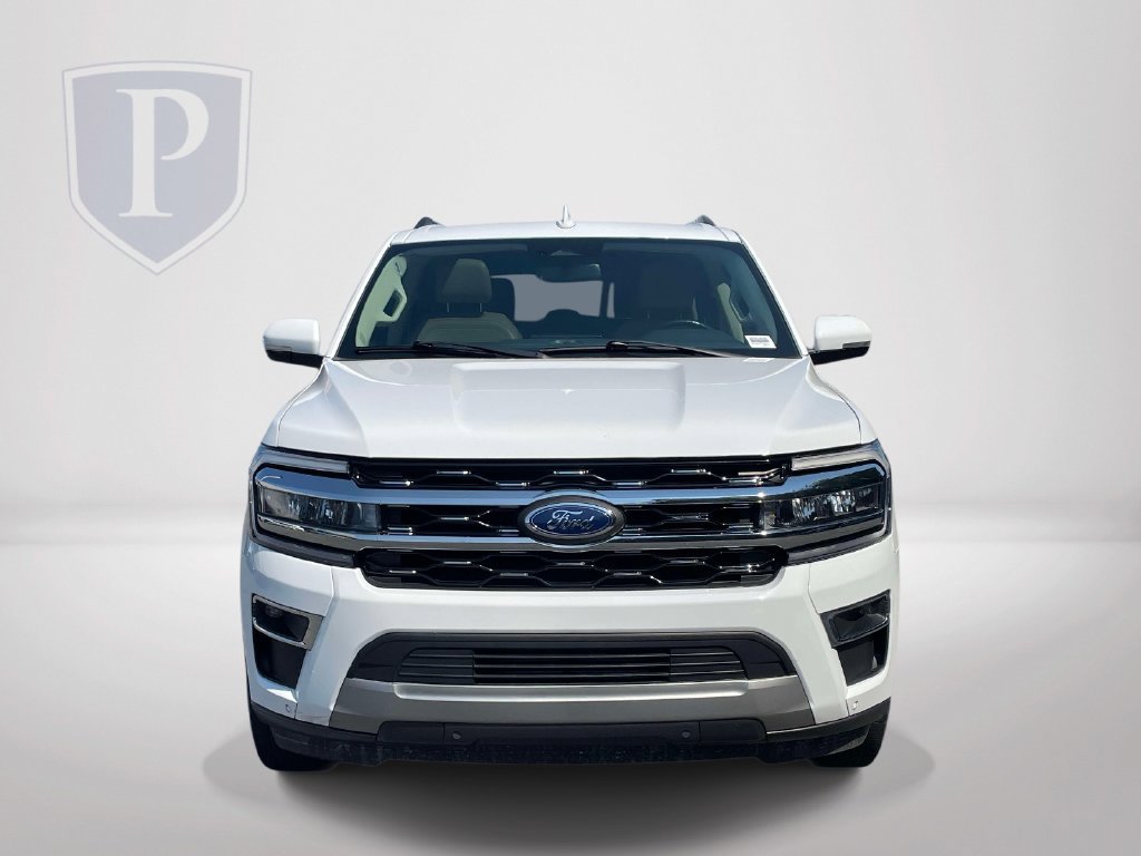 Used 2024 Ford Expedition Limited AWD/4WD image 3