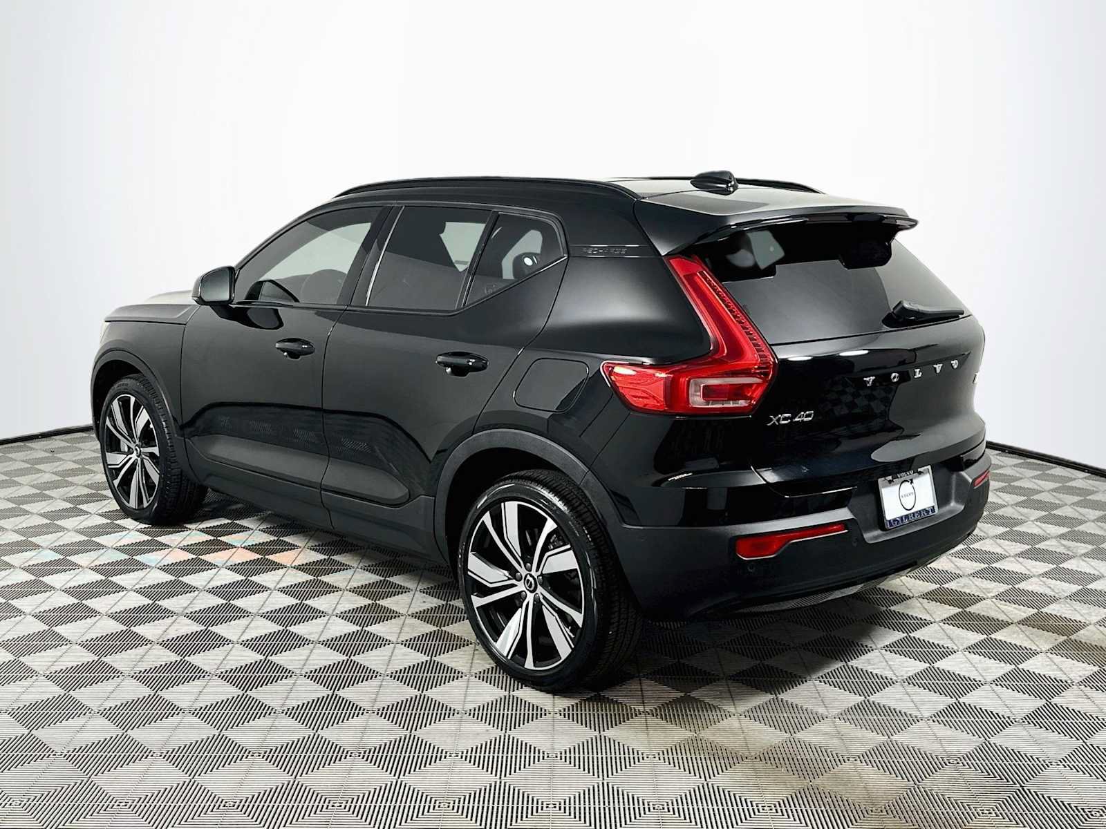 Used 2022 Volvo XC40 P8 Recharge Plus AWD/4WD image 5