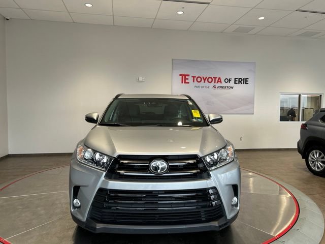 Used 2018 Toyota Highlander SE FWD image 2