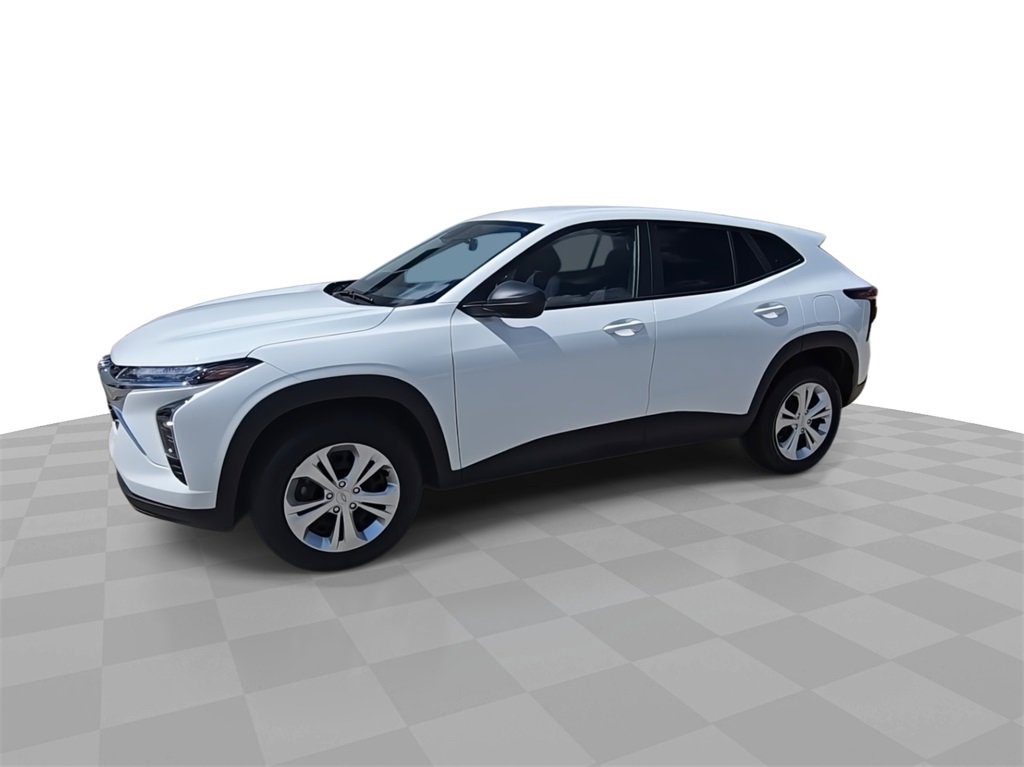 Used 2025 Chevrolet Trax LS image 4