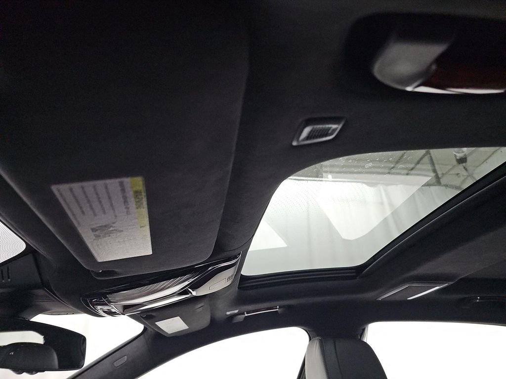 Used 2022 BMW ALPINA B7 xDrive ALPINA B7 xDrive w/ Luxury Rear Seating Package image 8