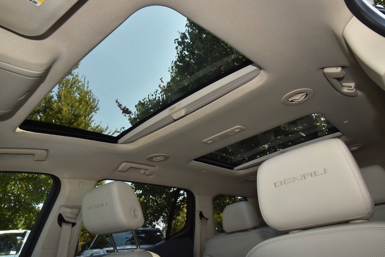 Used 2023 GMC Acadia Denali w/ Denali Ultimate Package FWD image 33