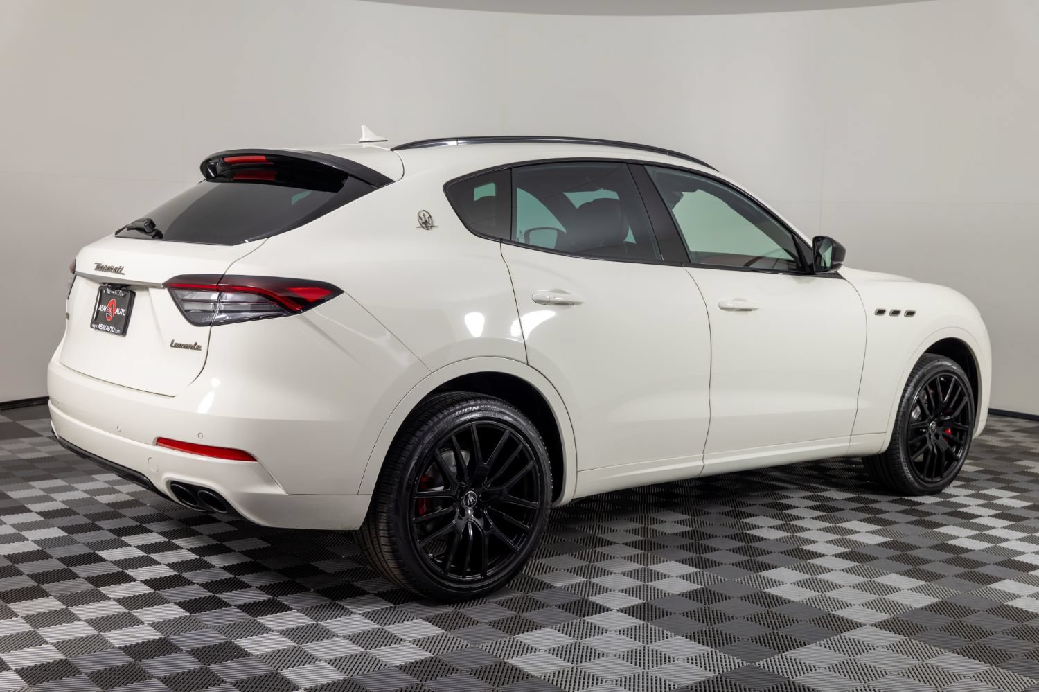 Used 2021 Maserati Levante S AWD/4WD image 8