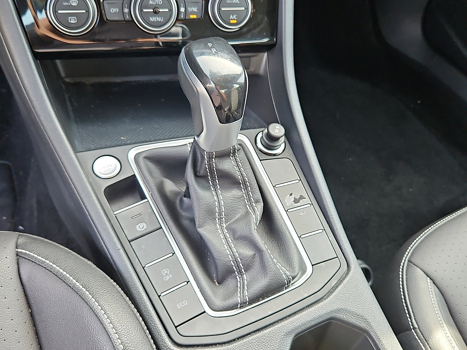 Used 2023 Volkswagen Jetta SE image 15