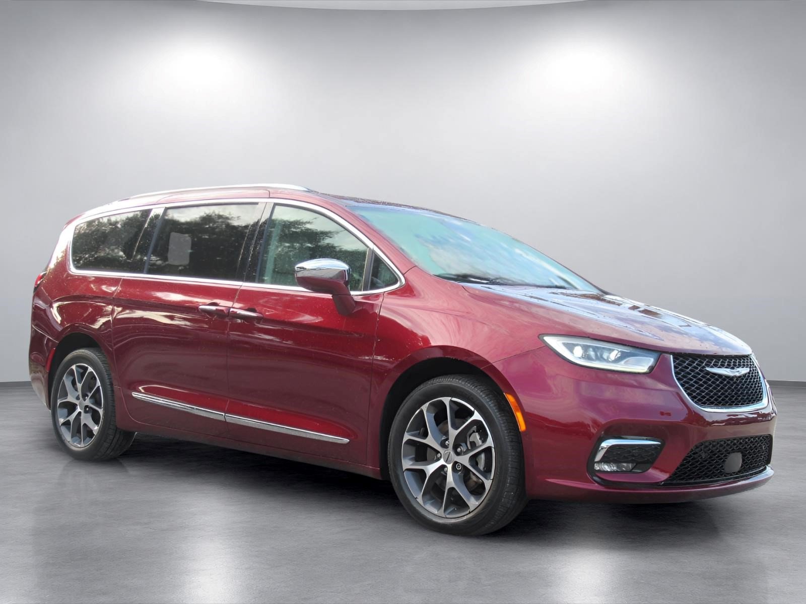 Used 2021 Chrysler Pacifica Limited w/ Premium & Safety Sphere Group AWD/4WD image 1