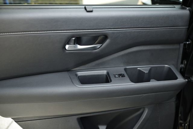 Used 2025 Nissan Pathfinder SL image 23