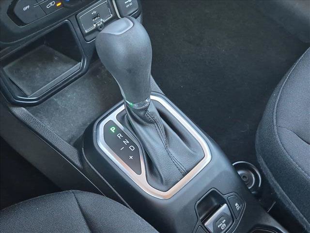 Used 2018 Jeep Renegade Latitude FWD image 12