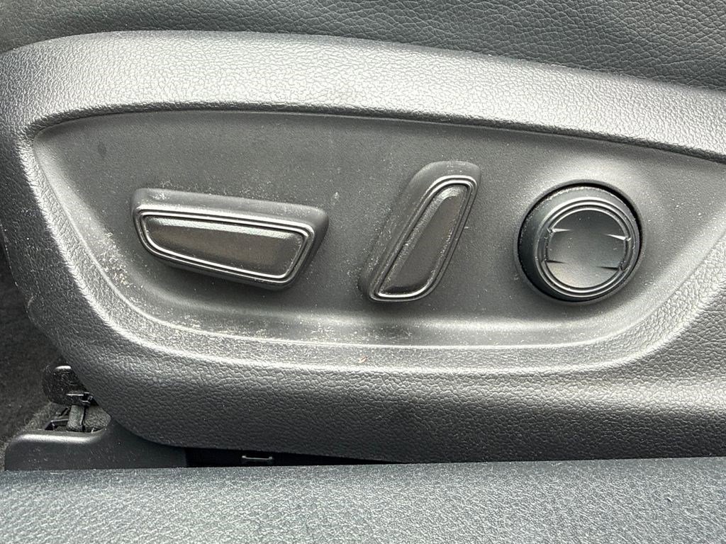 Used 2020 Toyota Camry XLE FWD image 22