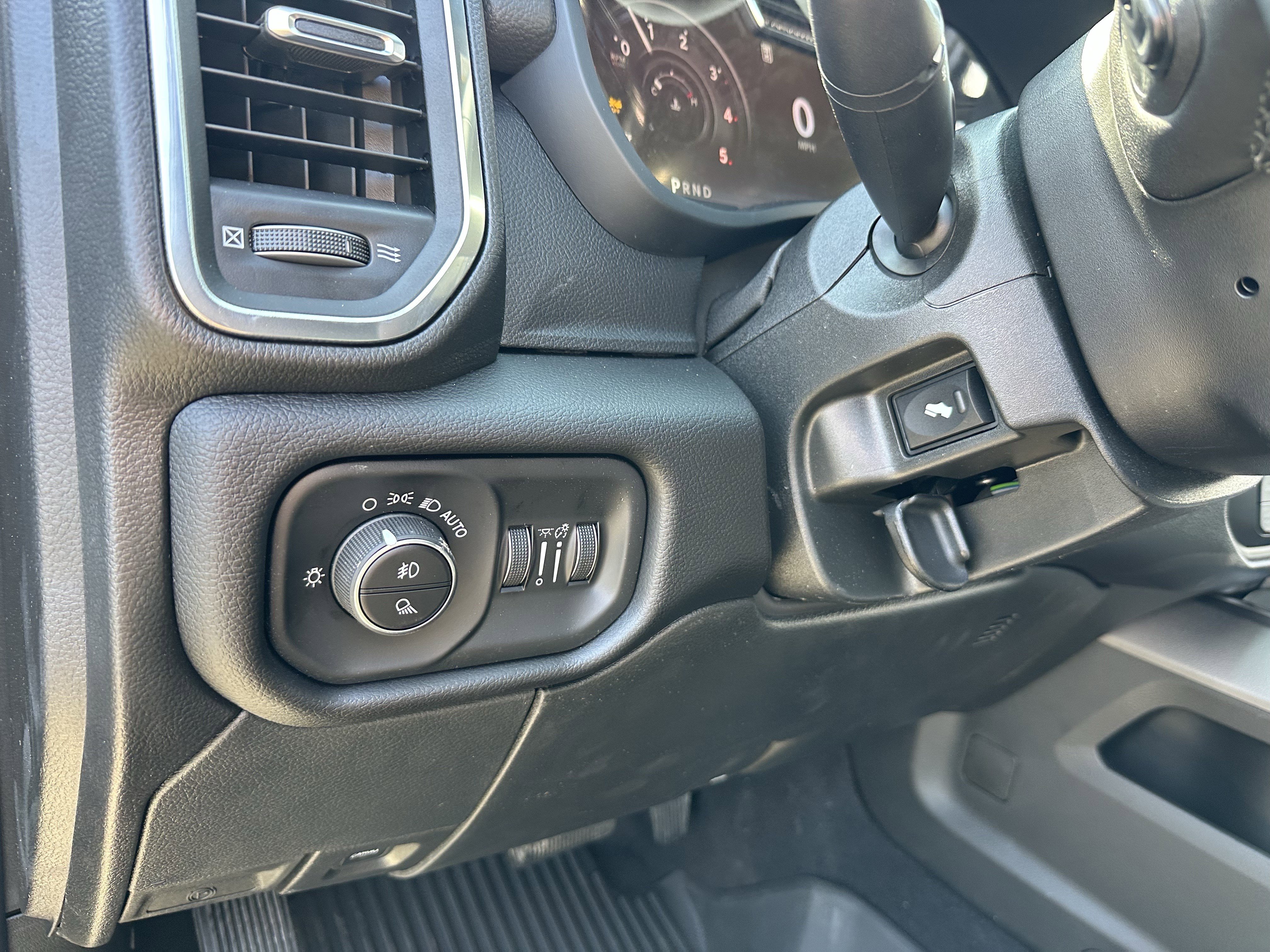 New 2025 RAM 3500 Laramie AWD/4WD image 16