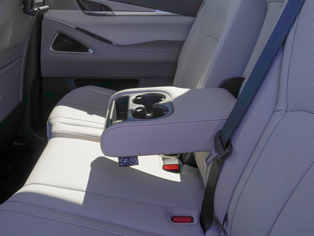 New 2026 INFINITI QX60 Luxe w/ Family Package image 29