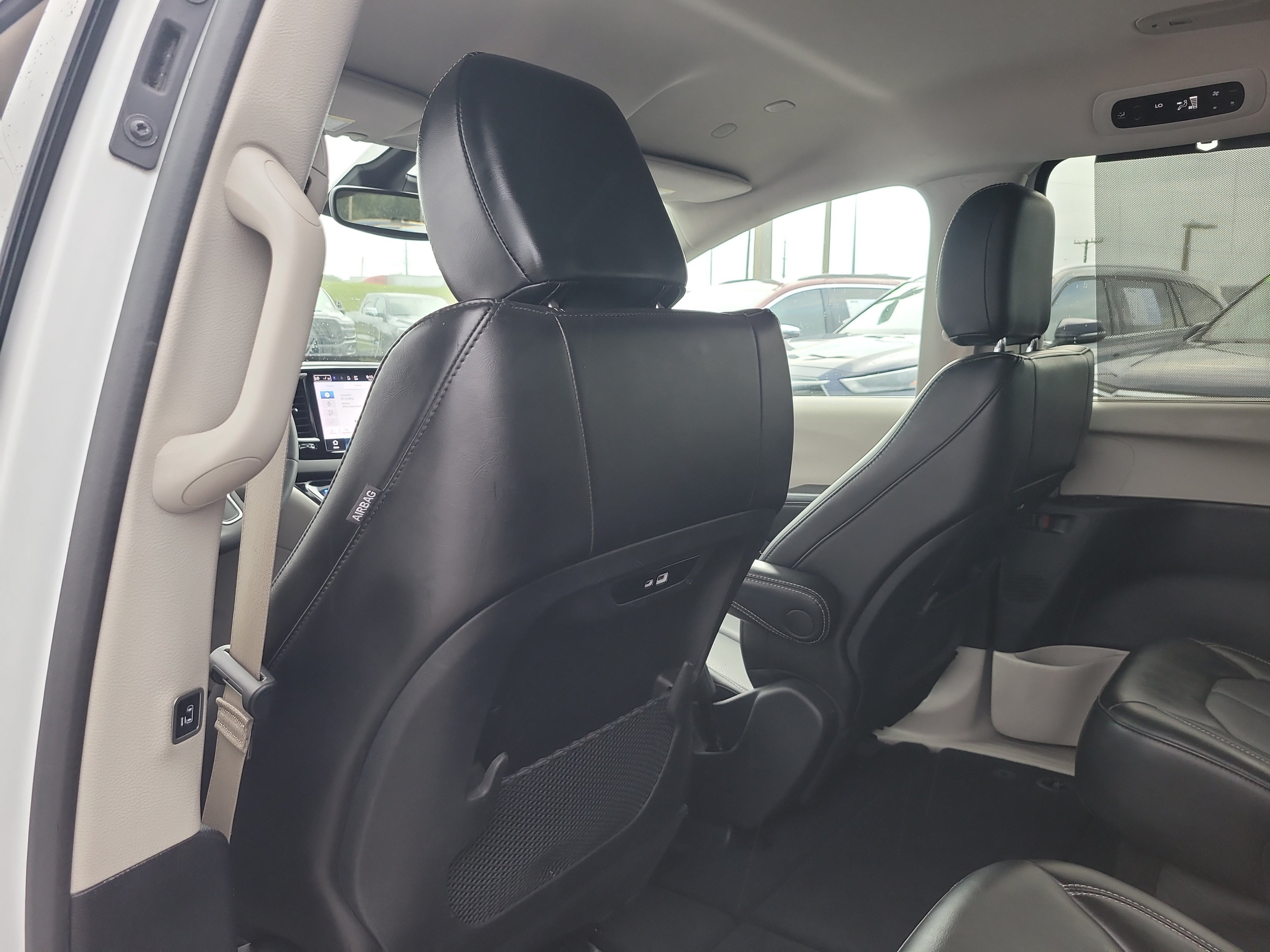Used 2024 Chrysler Pacifica Touring-L FWD image 12