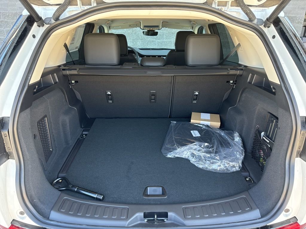 New 2024 Land Rover Discovery Sport S image 6