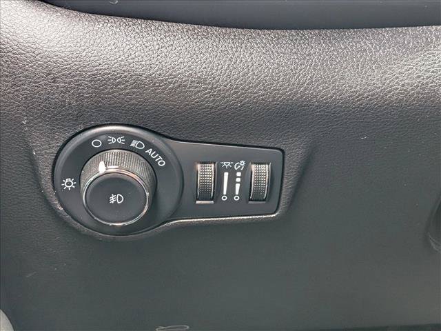 Used 2023 Jeep Compass Latitude AWD/4WD image 16