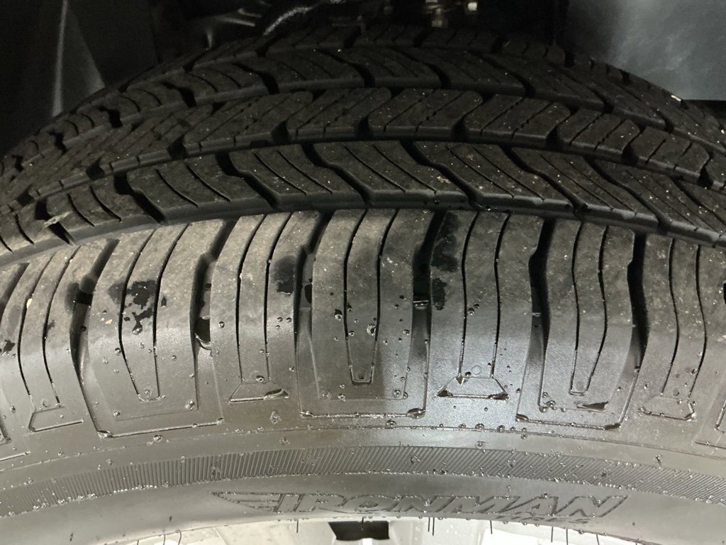 Used 2023 Nissan Frontier SV image 29