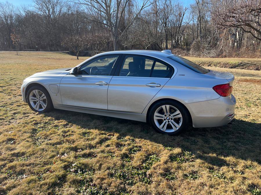 Used 2017 BMW 330e w/ Technology Package RWD image 17