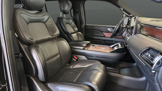 Used 2018 Lincoln Navigator Select AWD/4WD image 23