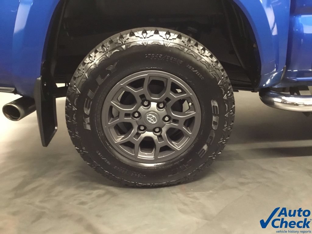 Used 2017 Toyota Tacoma SR5 w/ Tow Package AWD/4WD image 14