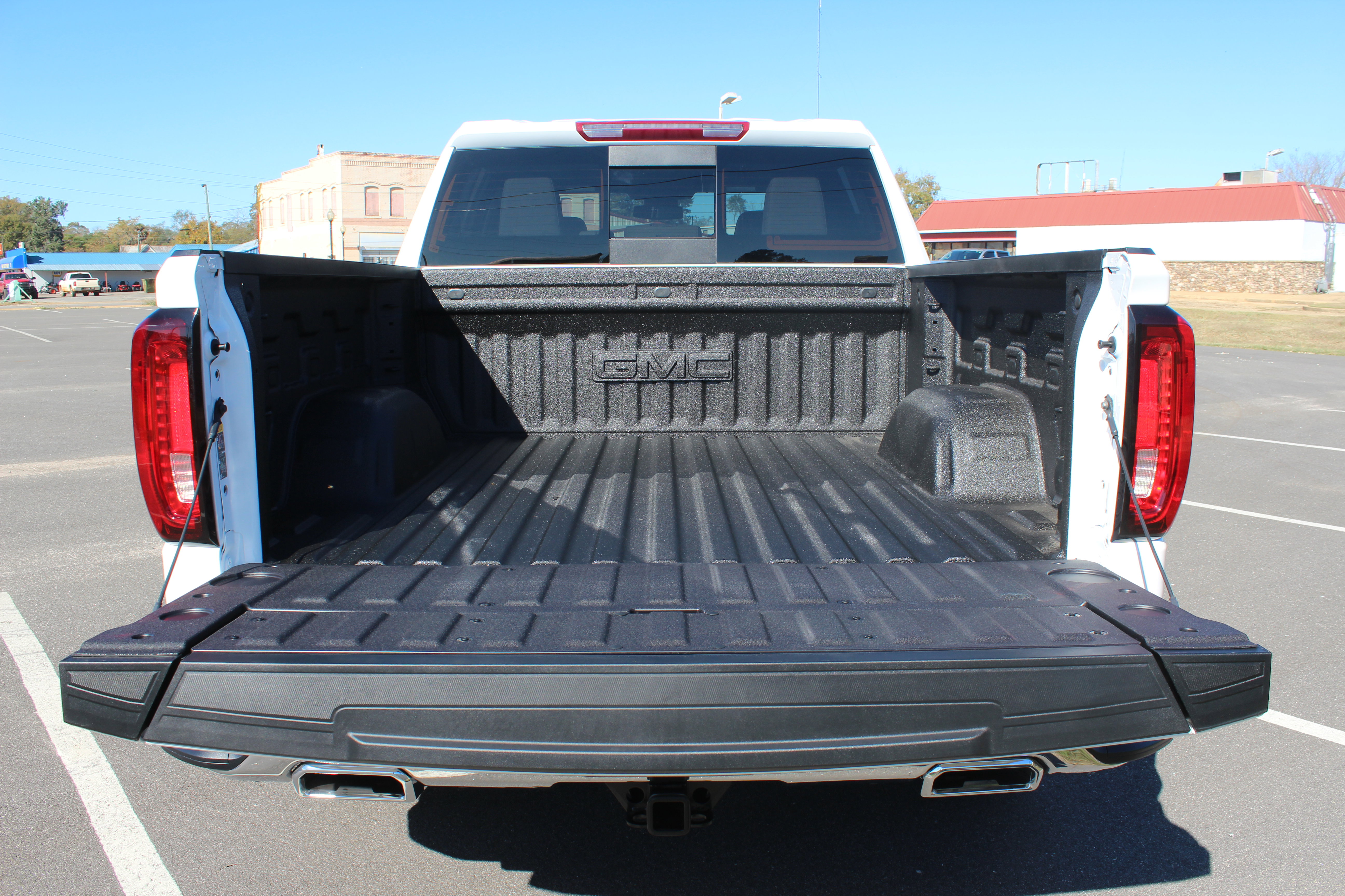 New 2026 GMC Sierra 1500 SLT image 10