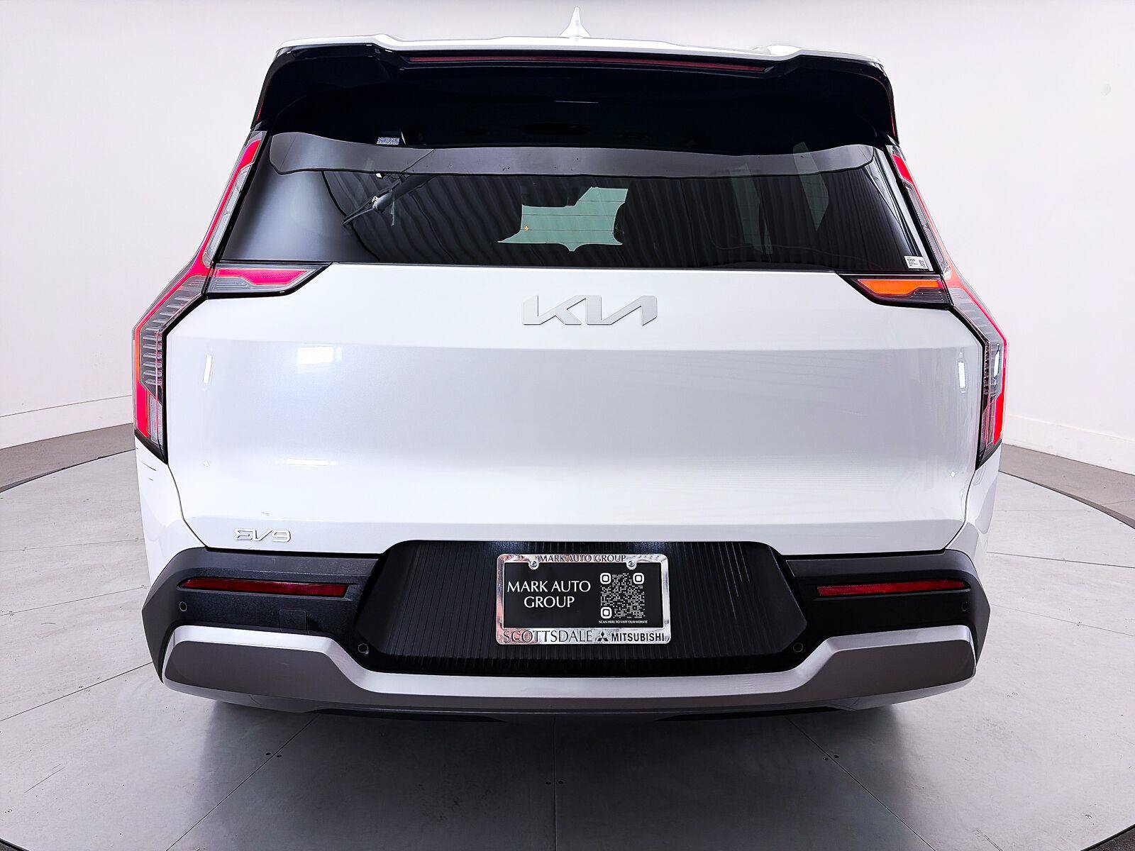 Used 2024 Kia EV9 Light Long Range RWD image 15