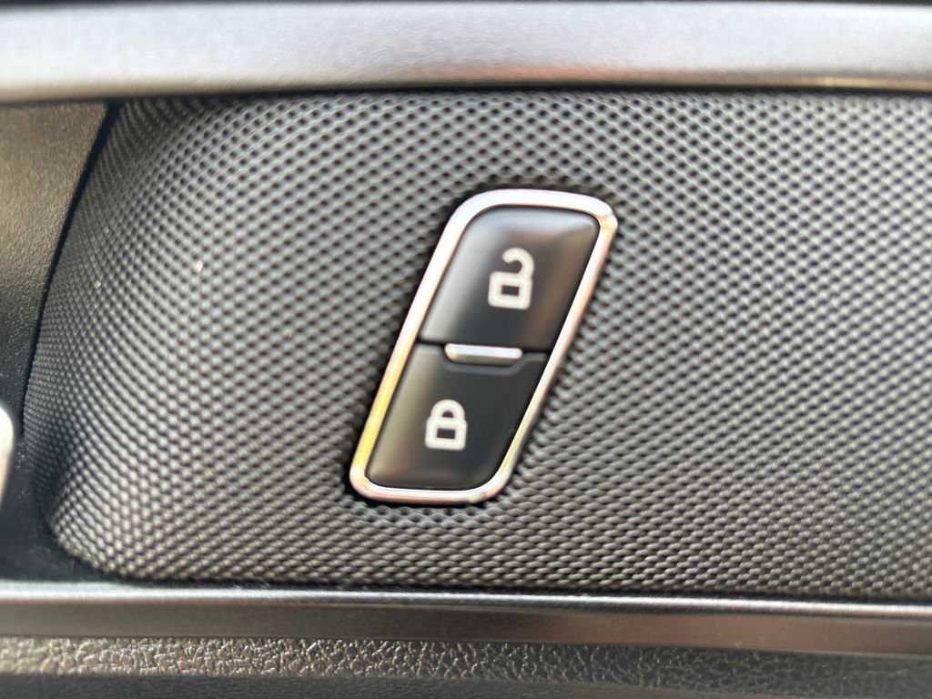 Used 2018 Ford Fusion SE w/ Equipment Group 201A image 13