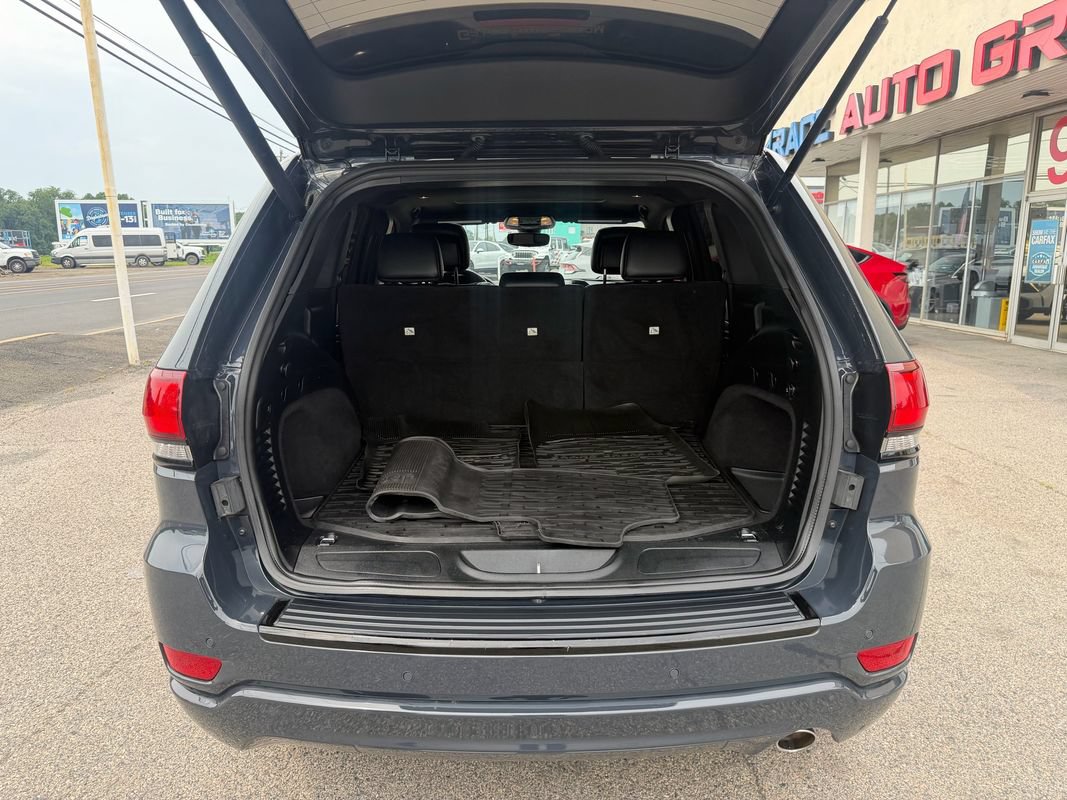 Used 2018 Jeep Grand Cherokee Altitude RWD image 34