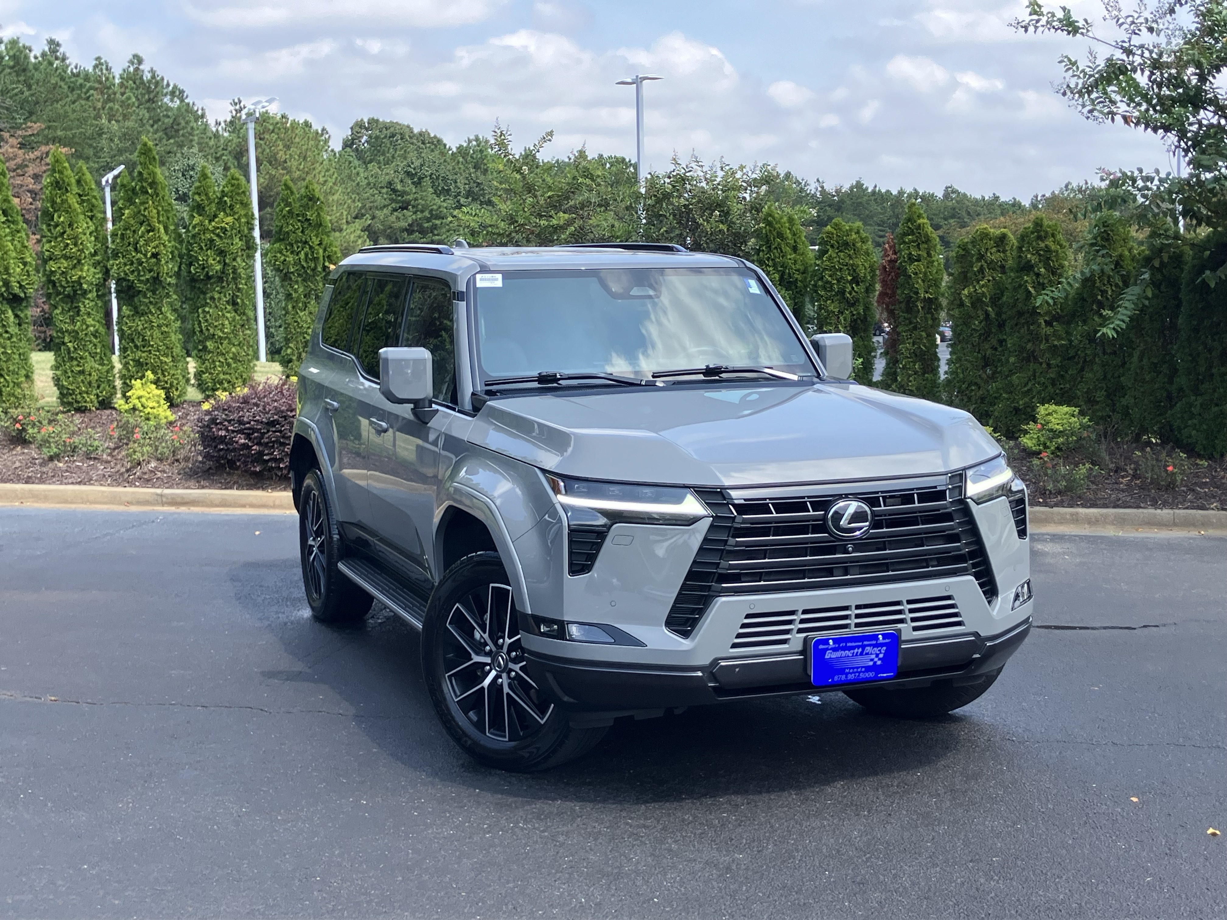 Used 2025 Lexus GX 550 w/ Accessory Package (2T) AWD/4WD image 2