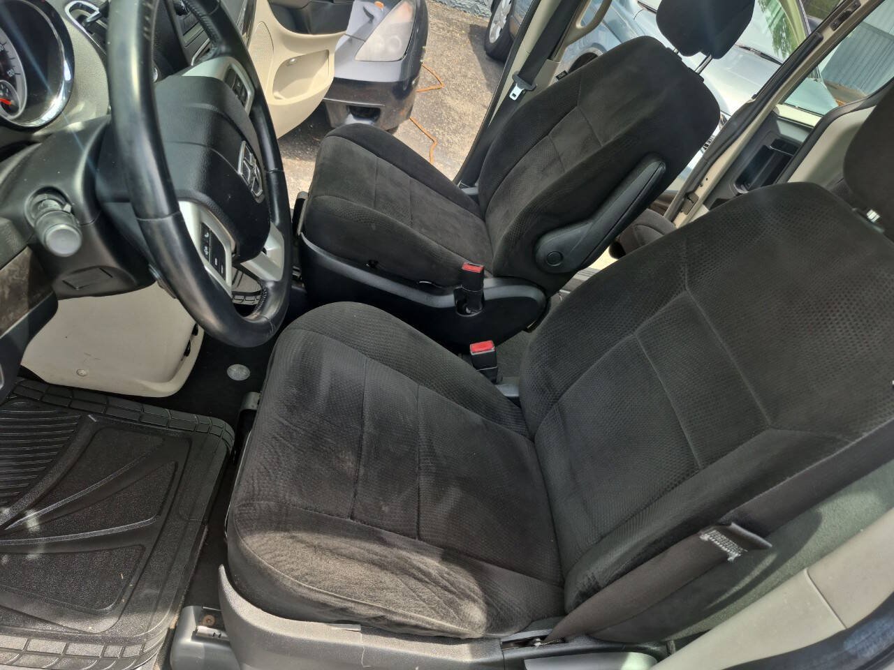 Used 2013 Dodge Grand Caravan American Value Package w/ UConnect Hands-Free Group FWD image 5