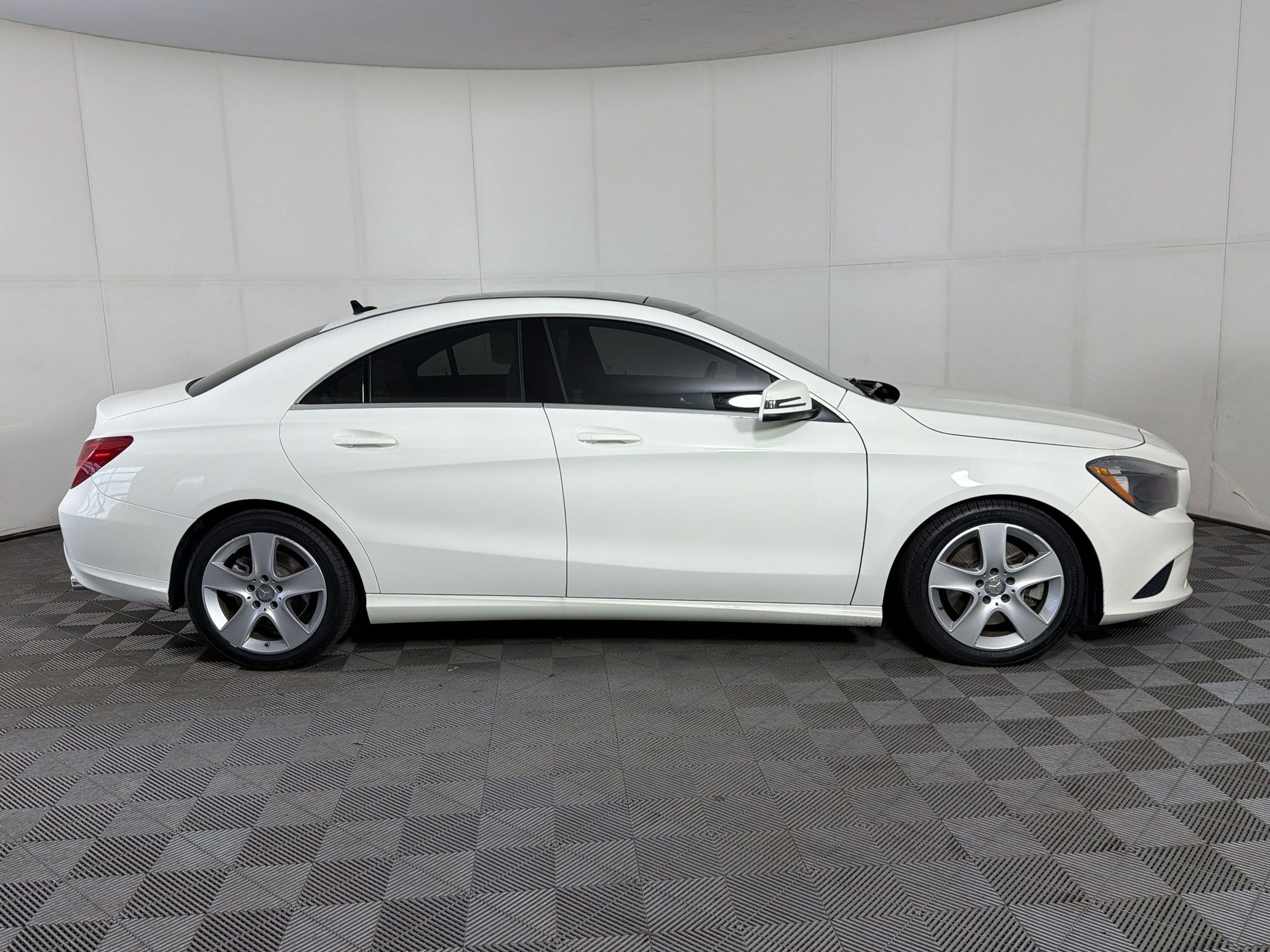 Used 2015 Mercedes-Benz CLA 250 4MATIC image 8