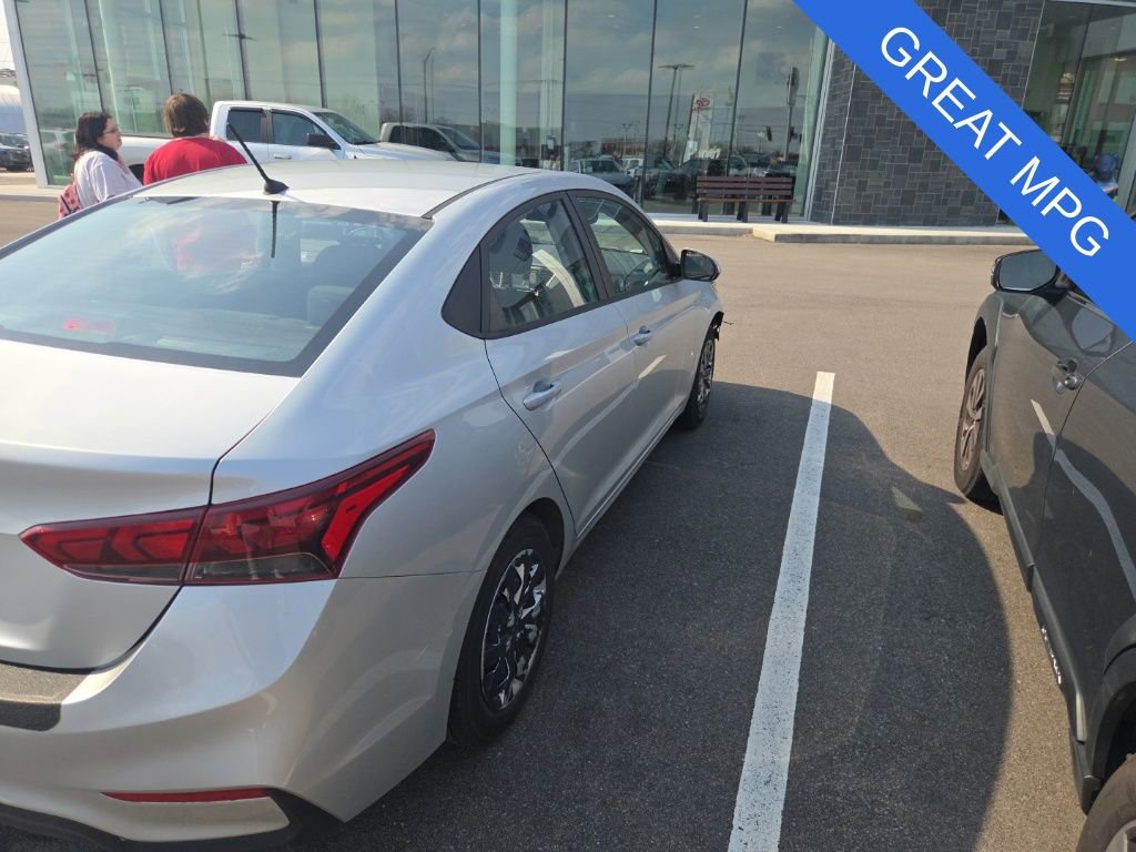 Used 2020 Hyundai Accent SE image 2