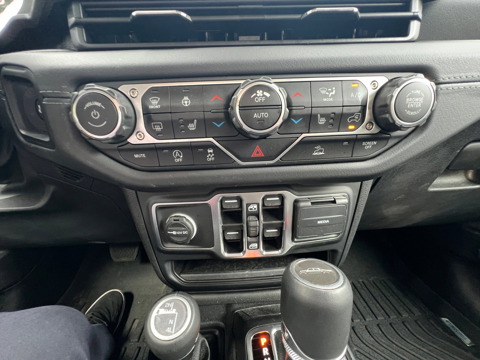 Used 2025 Jeep Gladiator Sport image 18