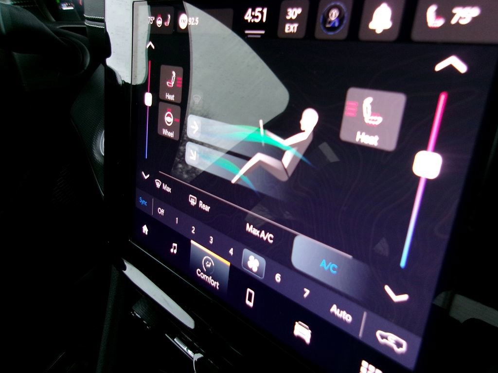 Certified 2024 Jeep Grand Cherokee Altitude image 23