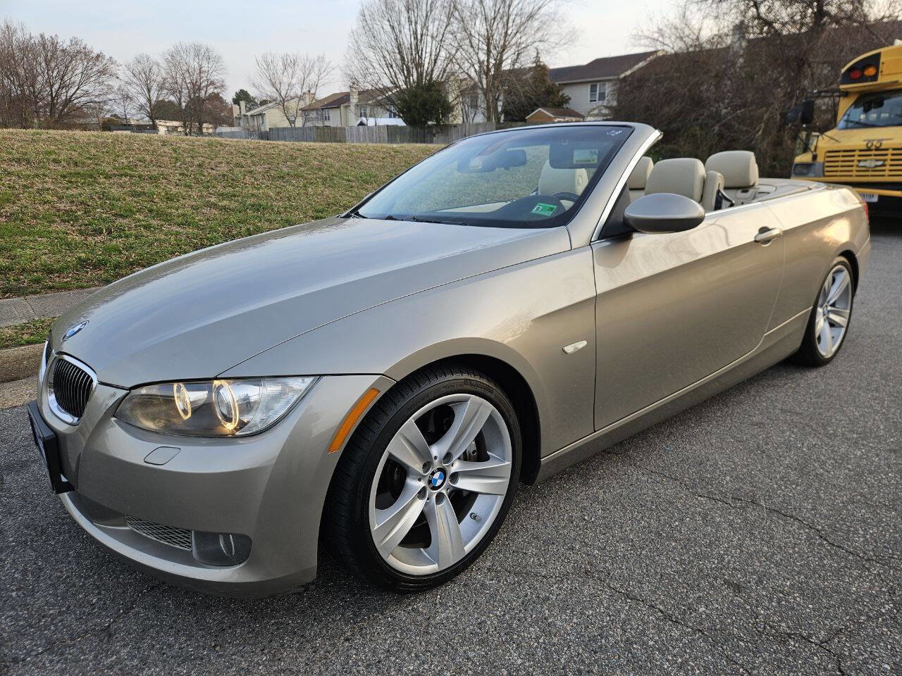 Used 2009 BMW 335i Convertible image 10