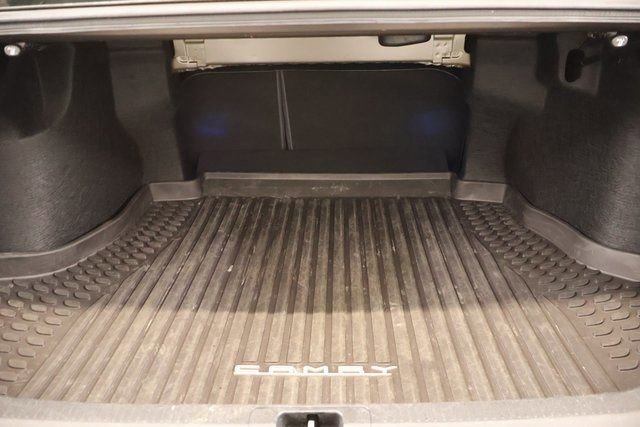 Used 2018 Toyota Camry LE image 26