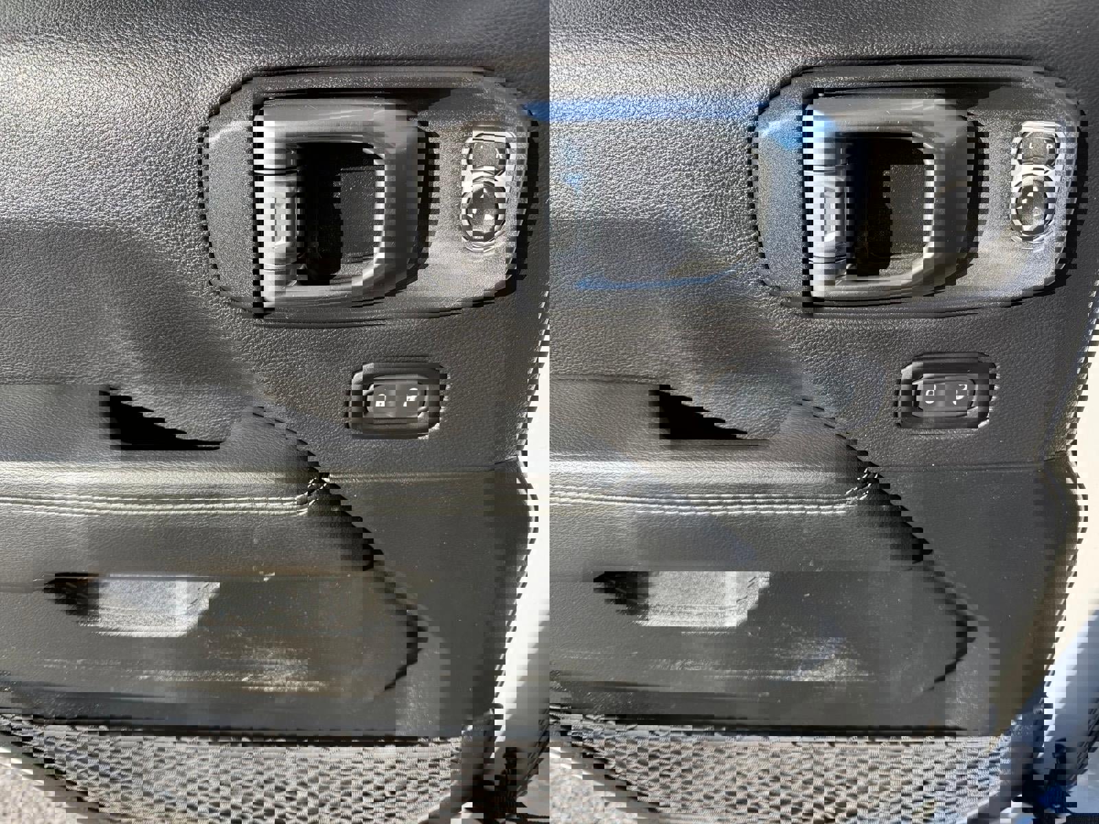 Used 2020 Jeep Gladiator Overland image 12