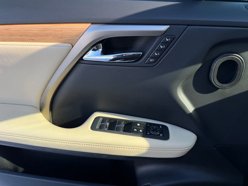 Used 2022 Lexus RX 350L 350L w/ Premium Package image 19