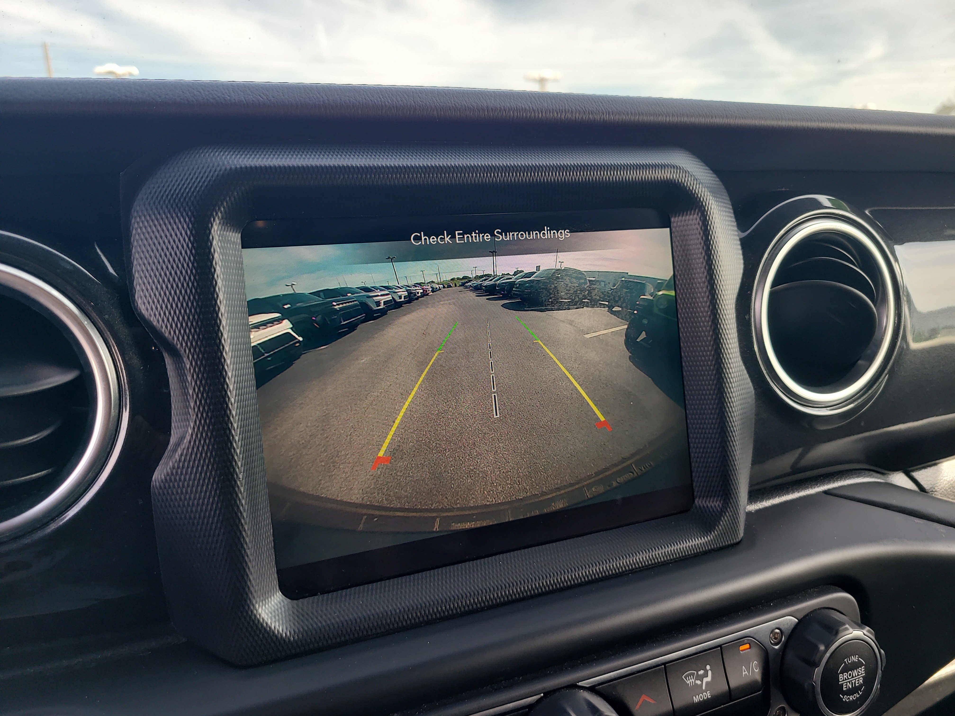 Used 2020 Jeep Wrangler Unlimited Sahara AWD/4WD image 22