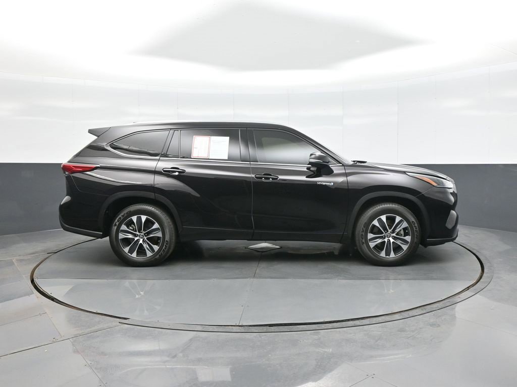 Used 2021 Toyota Highlander XLE image 8