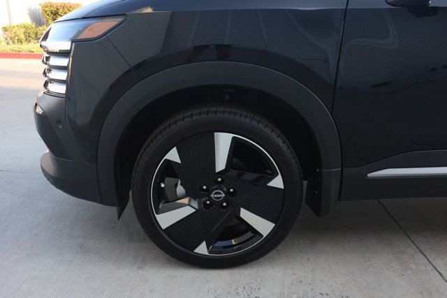 New 2025 Nissan Kicks SR FWD image 12